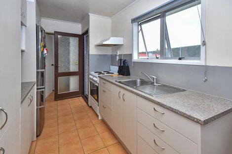 Photo of property in 16 Gloaming Place, Conifer Grove, Takanini, 2112