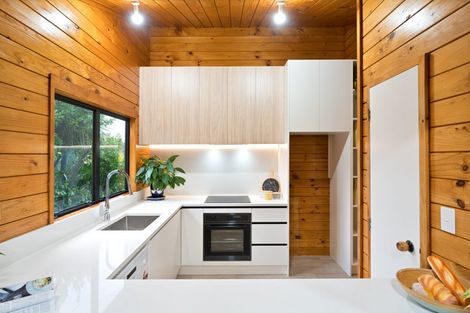 Photo of property in 8 Chardon Place, Henderson, Auckland, 0612