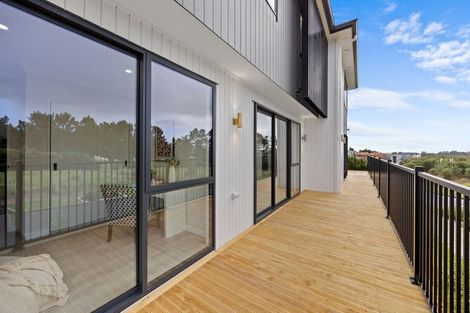 Photo of property in 17 Bremner Ridge Street, Flat Bush, Auckland, 2019