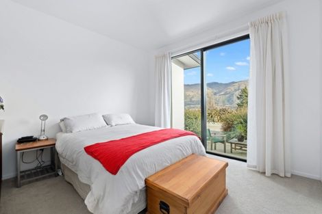 Photo of property in 5 Valley Crescent, Wanaka, 9305