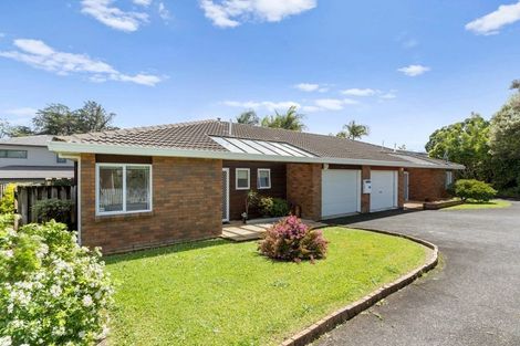 Photo of property in 7/28a Godley Road, Green Bay, Auckland, 0604