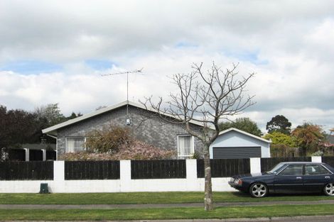 Photo of property in 22 Aquarius Drive, Kawaha Point, Rotorua, 3010