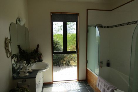 Photo of property in 7 Puketutu Drive, Haruru, 0204