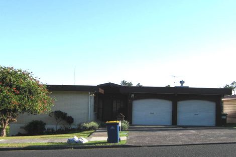 Photo of property in 77 Glencoe Road, Browns Bay, Auckland, 0630