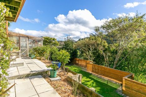 Photo of property in 16 Narbada Crescent, Khandallah, Wellington, 6035