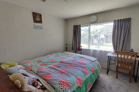 Photo of property in 1 Gortin Close, East Tamaki, Auckland, 2013