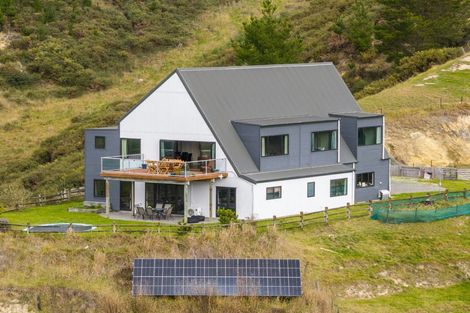 Photo of property in 21 Rochfort Road, Kahuranaki, Havelock North, 4295