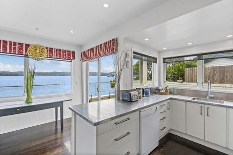 Photo of property in 515 Marine Drive, Sunshine Bay, Lower Hutt, 5013