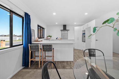 Photo of property in 1 Molesworth Street, Carterton, 5713