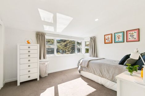 Photo of property in 16 Narbada Crescent, Khandallah, Wellington, 6035