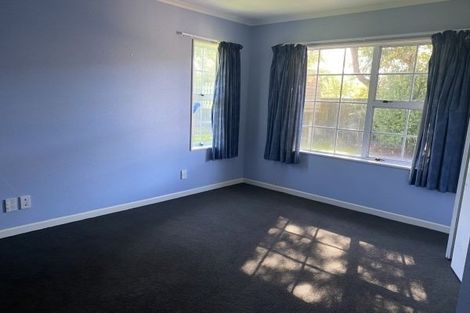 Photo of property in 16 Rosebank Avenue, Kelvin Grove, Palmerston North, 4414