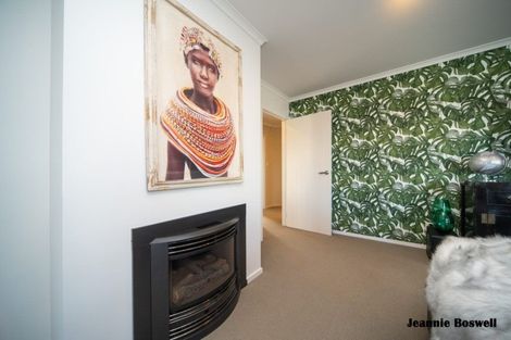 Photo of property in 8 Medallion Court, Kelvin Grove, Palmerston North, 4414