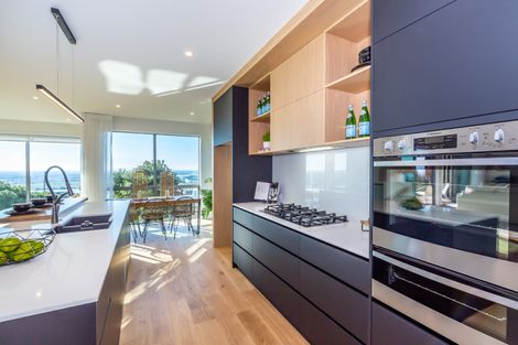 Photo of property in 10 Hilltop Lane, Mount Pleasant, Christchurch, 8081