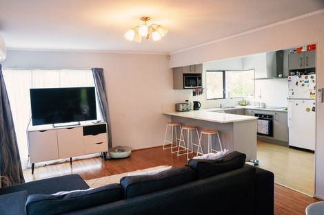 Photo of property in 33 Lagoon Way, West Harbour, Auckland, 0618