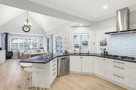 Photo of property in 5 Patterson Grove, Waikanae, 5036