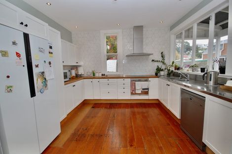 Photo of property in 1/20 Sulphur Beach Road, Northcote Point, Auckland, 0627