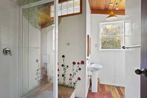 Photo of property in 620 South Titirangi Road, Titirangi, Auckland, 0604