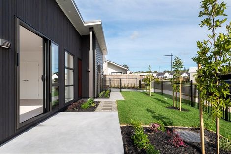 Photo of property in 1 Tiromoana Drive, Red Beach, 0932