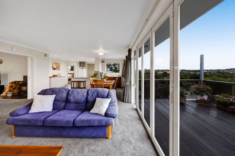 Photo of property in 21 Longview Drive, Merrilands, New Plymouth, 4312