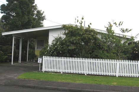 Photo of property in 26 Renata Crescent, Te Atatu Peninsula, Auckland, 0610