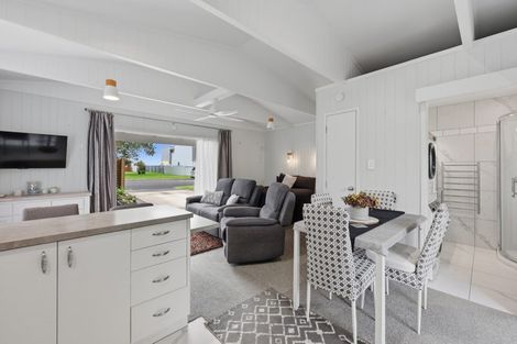 Photo of property in 100 Torkar Road, Clarks Beach, 2122
