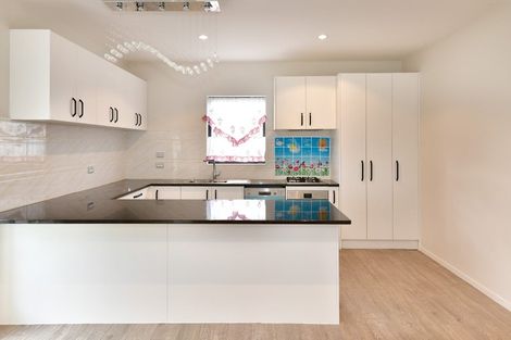 Photo of property in 16 Kahu Close, Orewa, 0931