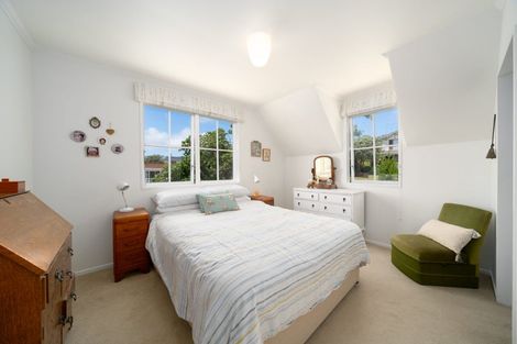 Photo of property in 2 Newnham Court, Tawa, Wellington, 5028