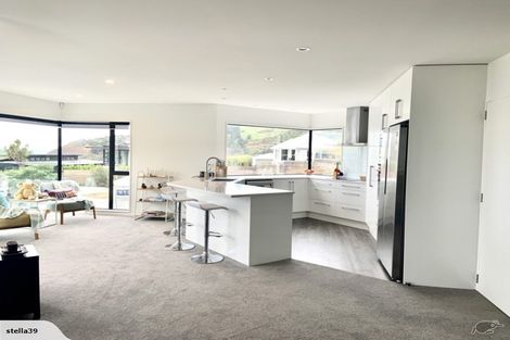 Photo of property in 1/60 Moncks Spur Road, Redcliffs, Christchurch, 8081