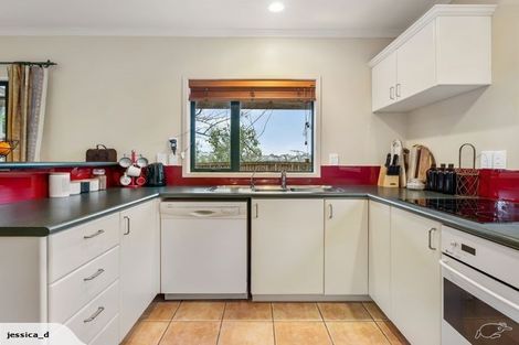 Photo of property in 2/62 Target Road, Totara Vale, Auckland, 0629