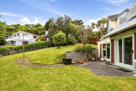 Photo of property in 3 Pimlico Place, Newlands, Wellington, 6037