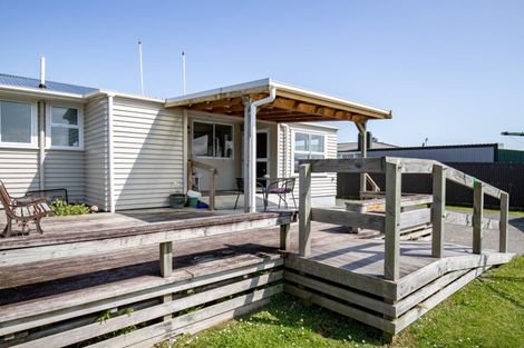 Photo of property in 100 Pipiroa Road, Ngatea, 3503