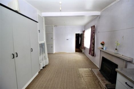 Photo of property in 24 Lovell Road, Woodville, 4998