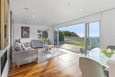 Photo of property in 3 Terrace Road, Titahi Bay, Porirua, 5022