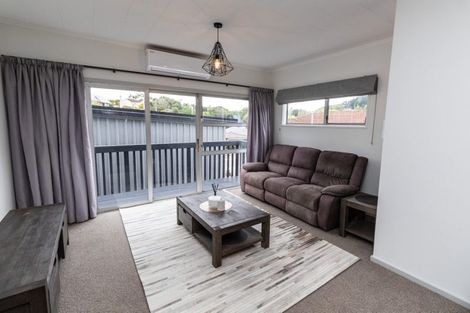 Photo of property in 30c Collins Avenue, Tawa, Wellington, 5028
