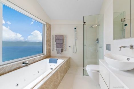 Photo of property in 21 Bendigo Grove, Newlands, Wellington, 6037