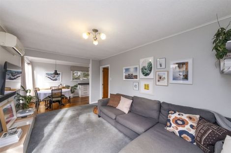 Photo of property in 4 Crewe Crescent, Hokowhitu, Palmerston North, 4410