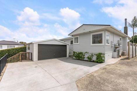 Photo of property in 15 Roberts Road, Glenfield, Auckland, 0629