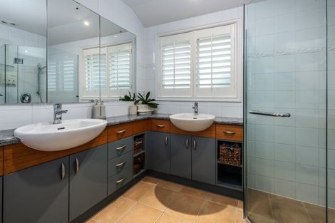 Photo of property in 15a Ocean View Road, Milford, Auckland, 0620