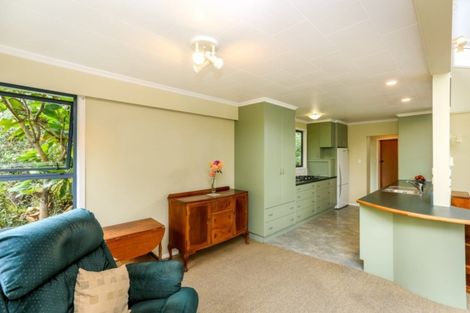 Photo of property in 10 Mcfarlane Street, Oakura, 4314