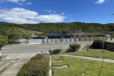 Photo of property in 128 Waikawa Road, Picton, 7220