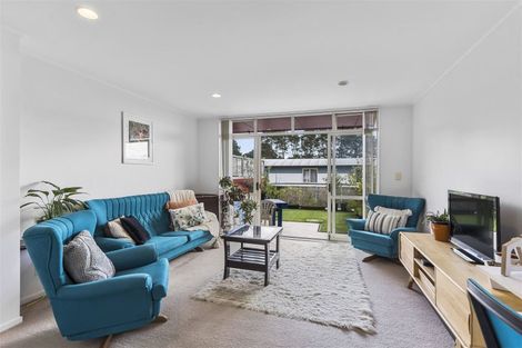 Photo of property in 2c/20 Ian Marwick Place, Birkenhead, Auckland, 0626