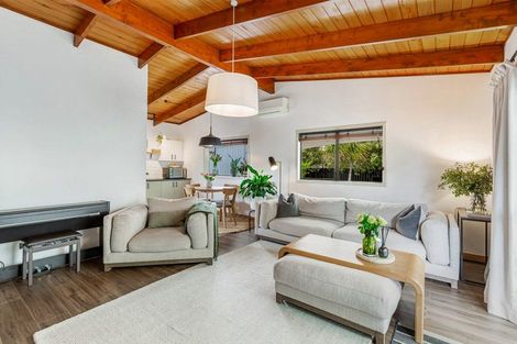 Photo of property in 2/9 London Street, Te Atatu Peninsula, Auckland, 0610