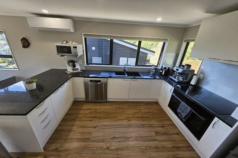 Photo of property in 65 Woodman Drive, Tawa, Wellington, 5028