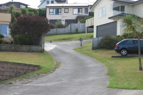 Photo of property in 16 Amery Place, West Harbour, Auckland, 0618