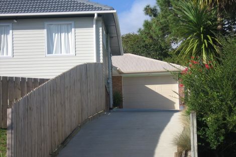 Photo of property in 2/9 Weldene Avenue, Glenfield, Auckland, 0629