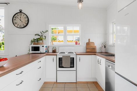 Photo of property in 10 Claude Street, Fairfield, Hamilton, 3214