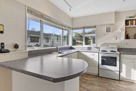 Photo of property in 6 Wakefield Grove, Waikanae, 5036