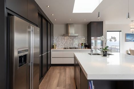 Photo of property in 21 Cheyne Walk, Newlands, Wellington, 6037