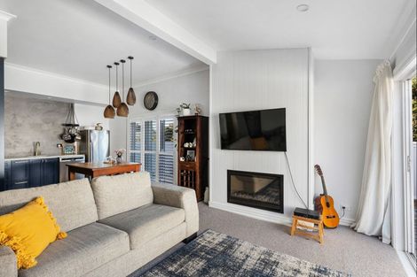 Photo of property in 36 Belt Road, Moturoa, New Plymouth, 4310