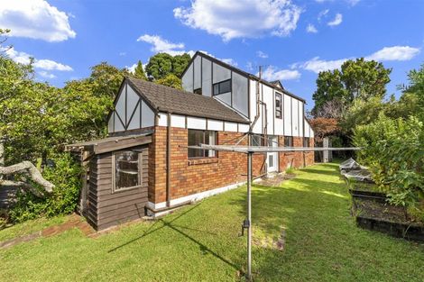 Photo of property in 33 Lyons Avenue, Murrays Bay, Auckland, 0630